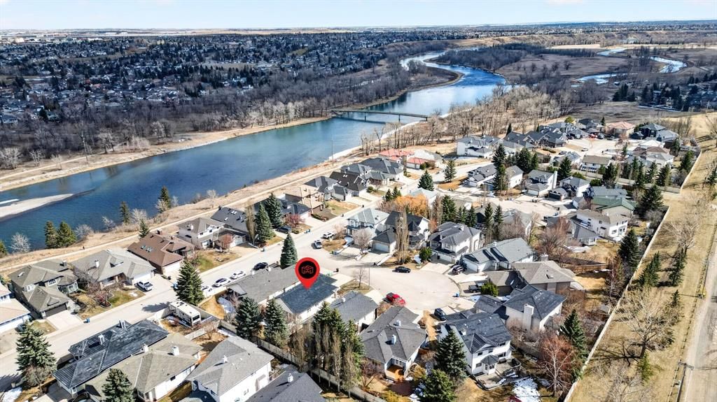 711 Diamond Court SE, Calgary — photo 4 of 49