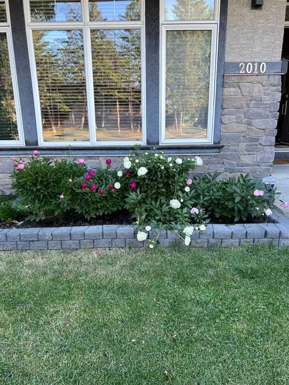2010 50 Avenue SW, Calgary — photo 3 of 49