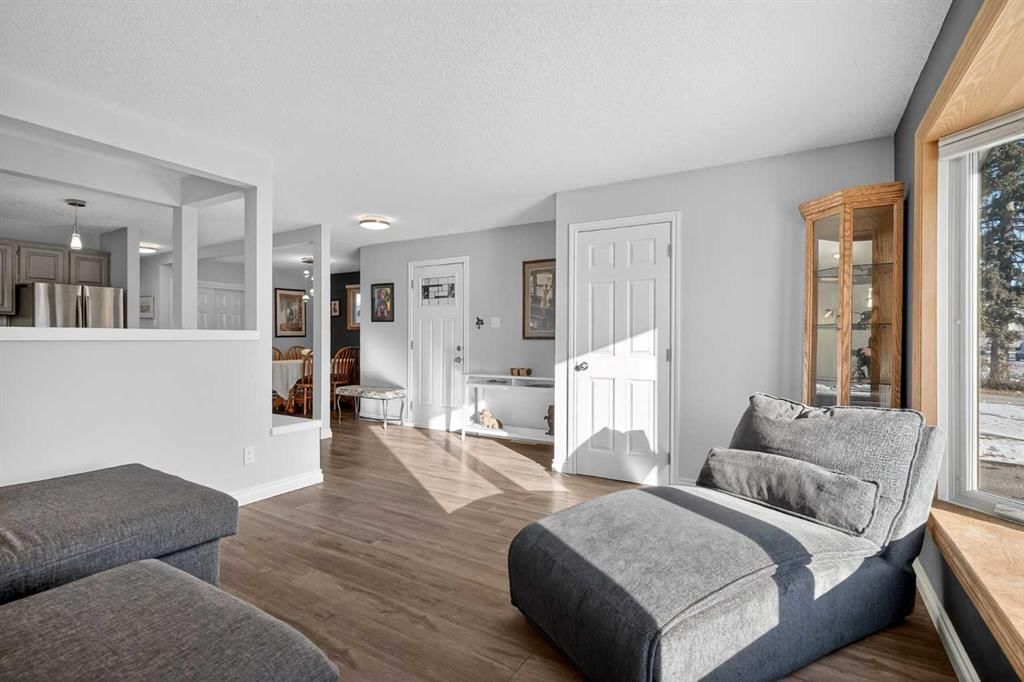 9519 3 Street SE, Calgary — photo 3 of 35