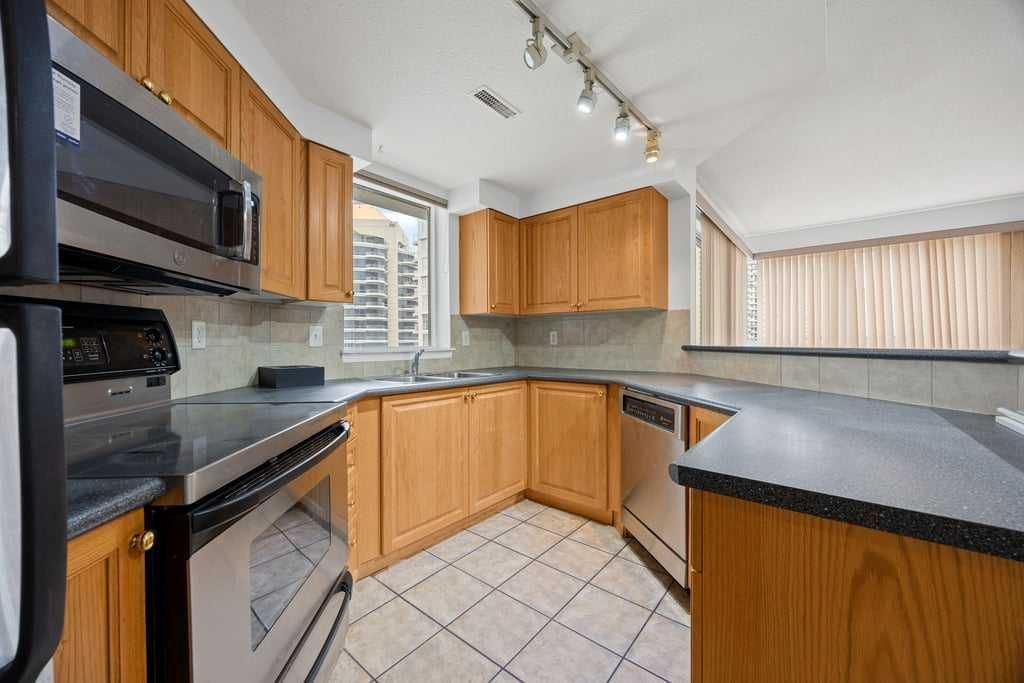 1301, 683 10 Street SW, Calgary — photo 5 of 37