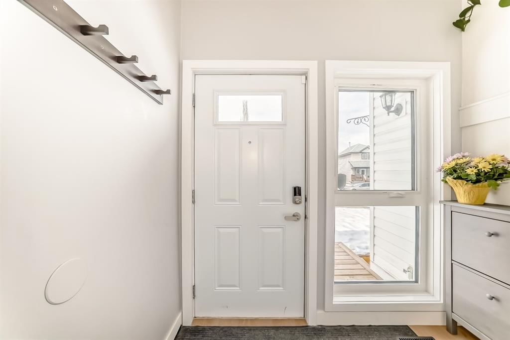 45 Hidden Hills Way NW, Calgary — photo 4 of 50