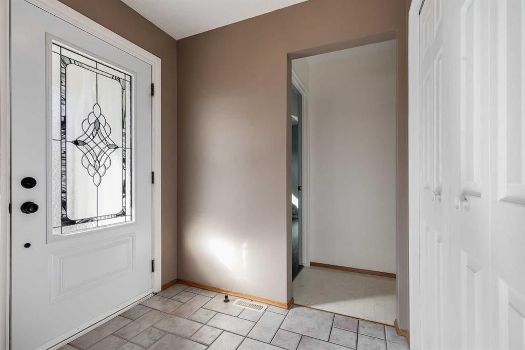 5320 Maidstone Road NE, Calgary — photo 2 of 40