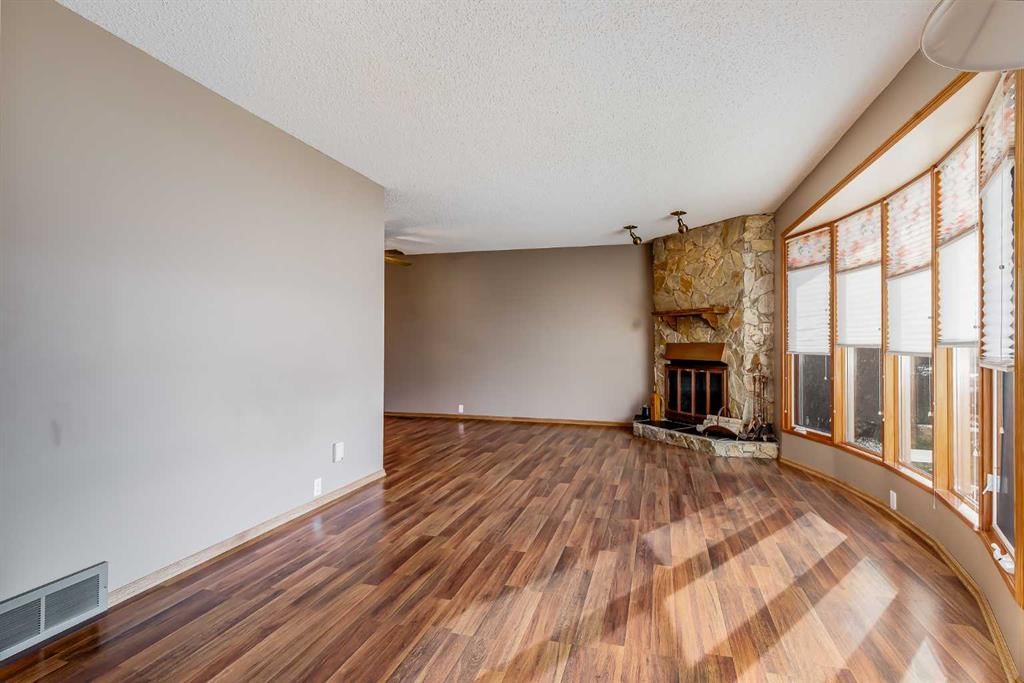 5320 Maidstone Road NE, Calgary — photo 3 of 40