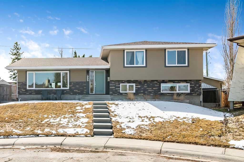 955 Cannock Road SW, Calgary — photo 2 of 47