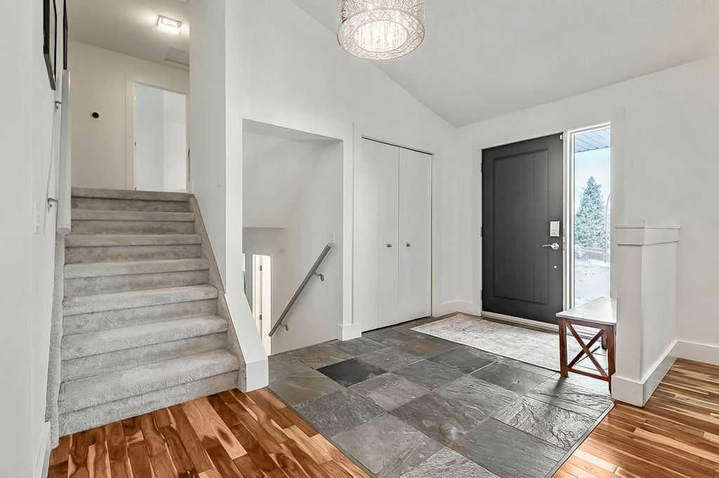 955 Cannock Road SW, Calgary — photo 3 of 47