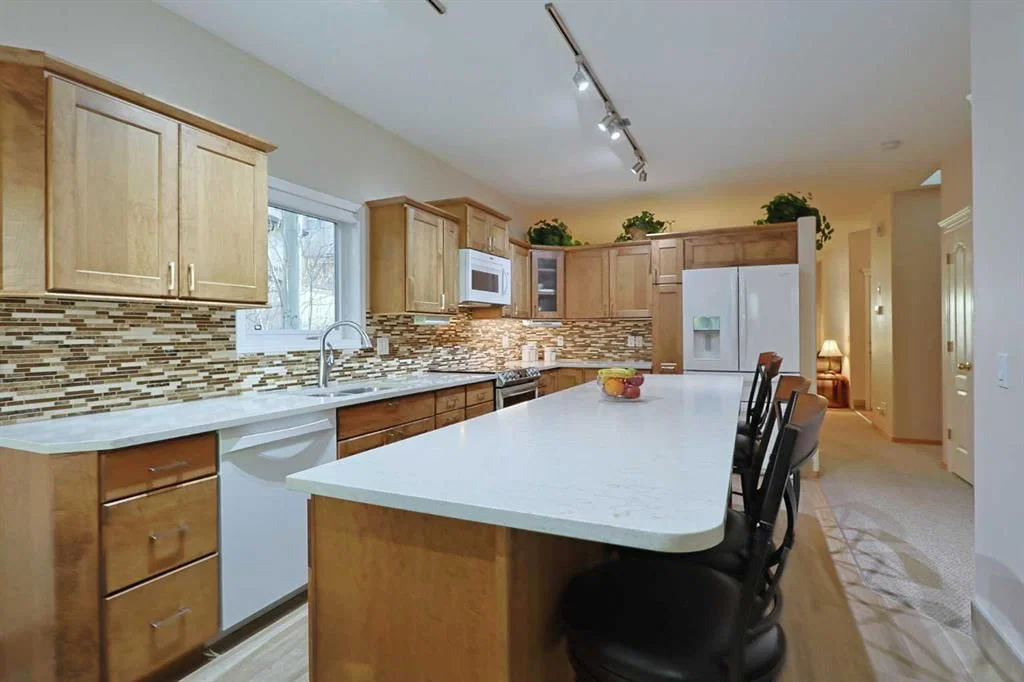 13 Scimitar Heath NW, Calgary — photo 3 of 30