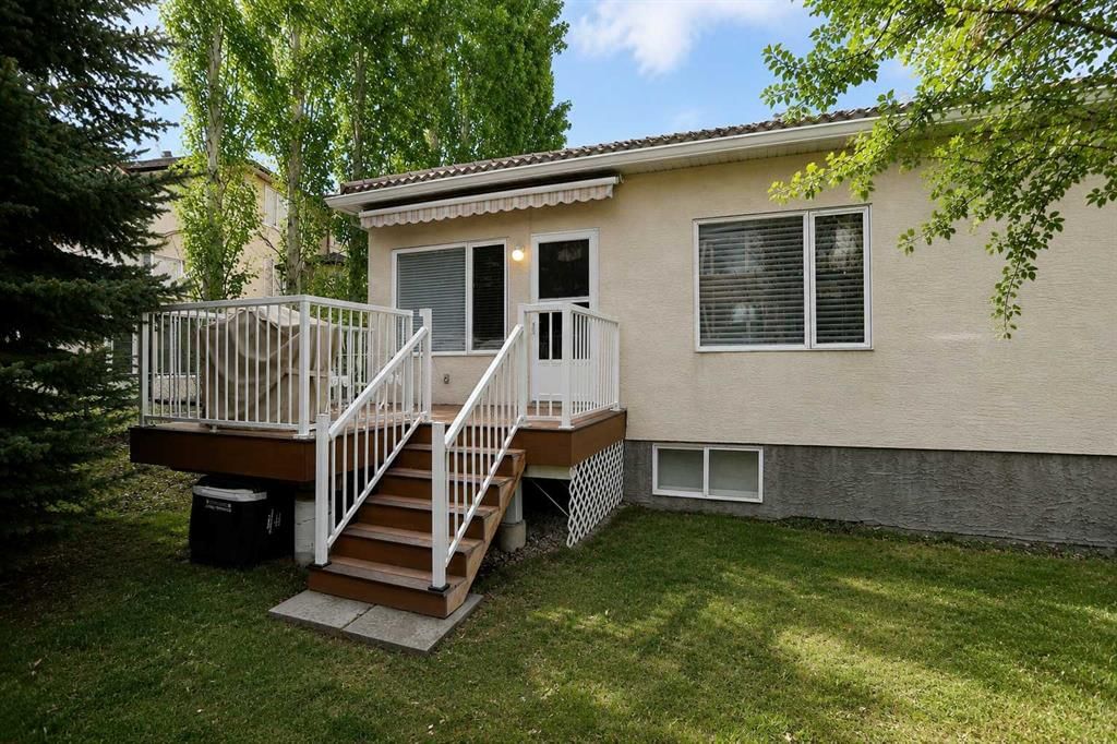 13 Scimitar Heath NW, Calgary — photo 4 of 30