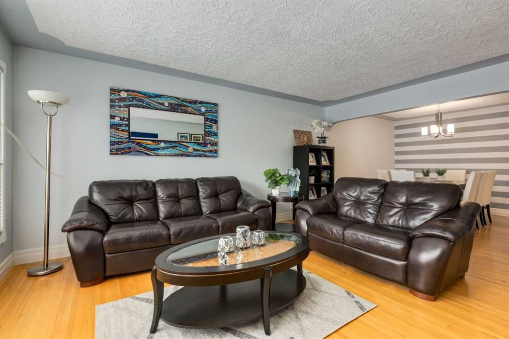 1022 30 Avenue NW, Calgary — photo 3 of 48