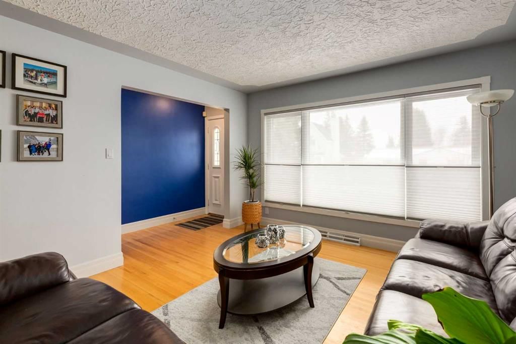 1022 30 Avenue NW, Calgary — photo 5 of 48