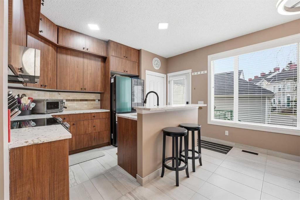 23 Prestwick Park SE, Calgary — photo 3 of 31