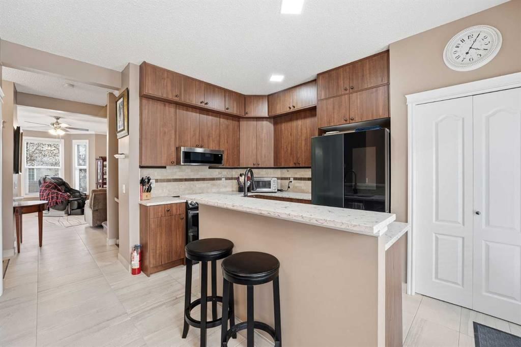 23 Prestwick Park SE, Calgary — photo 4 of 31