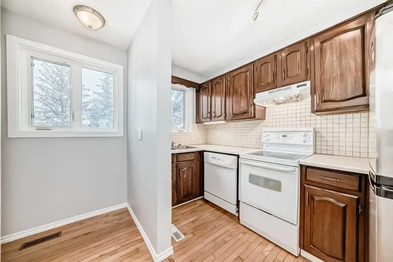57 Storybook Gardens NW, Calgary — photo 2 of 25