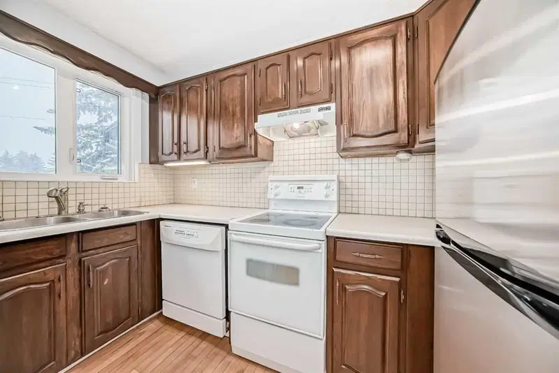 57 Storybook Gardens NW, Calgary — photo 3 of 25