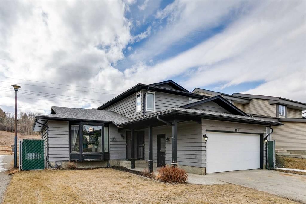 13811 Deer Run Boulevard SE, Calgary — main listing photo