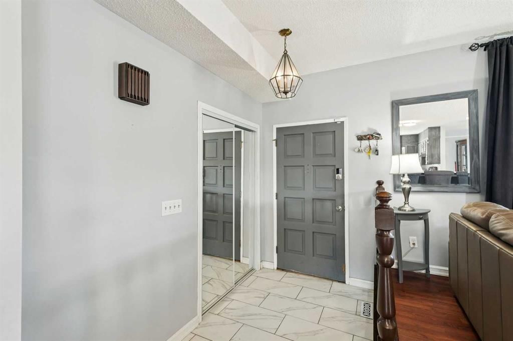 13811 Deer Run Boulevard SE, Calgary — photo 3 of 45