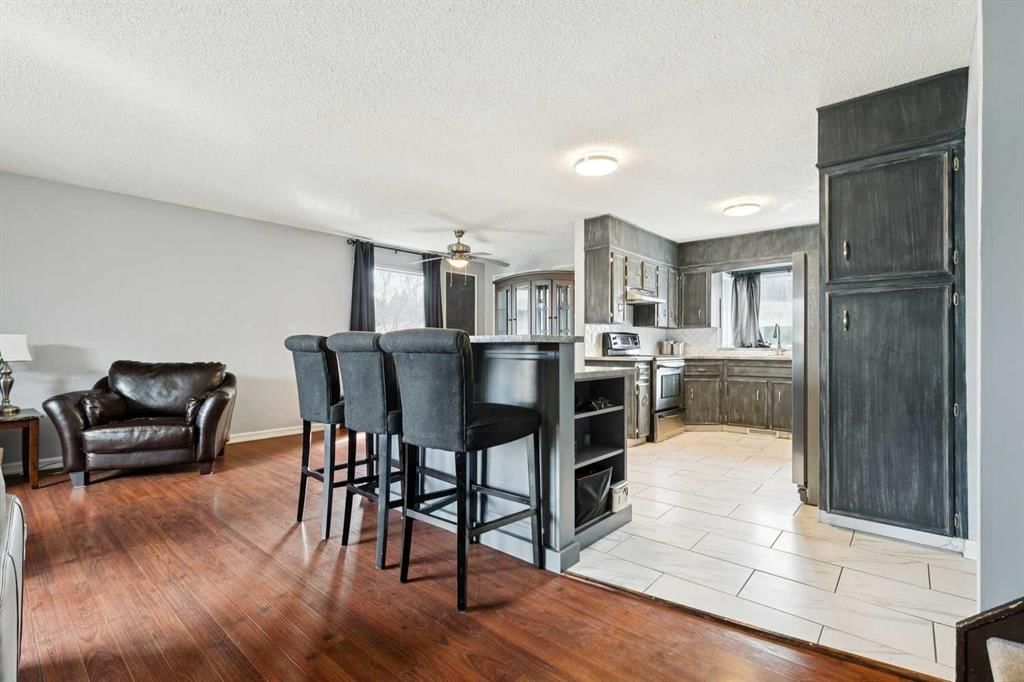 13811 Deer Run Boulevard SE, Calgary — photo 4 of 45