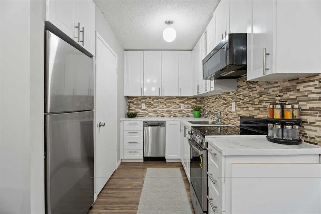137, 3809 45 Street SW, Calgary — photo 3 of 19