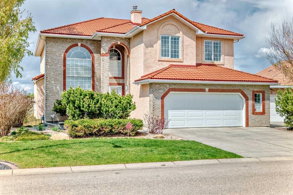 157 Hamptons Square NW, Calgary — main listing photo