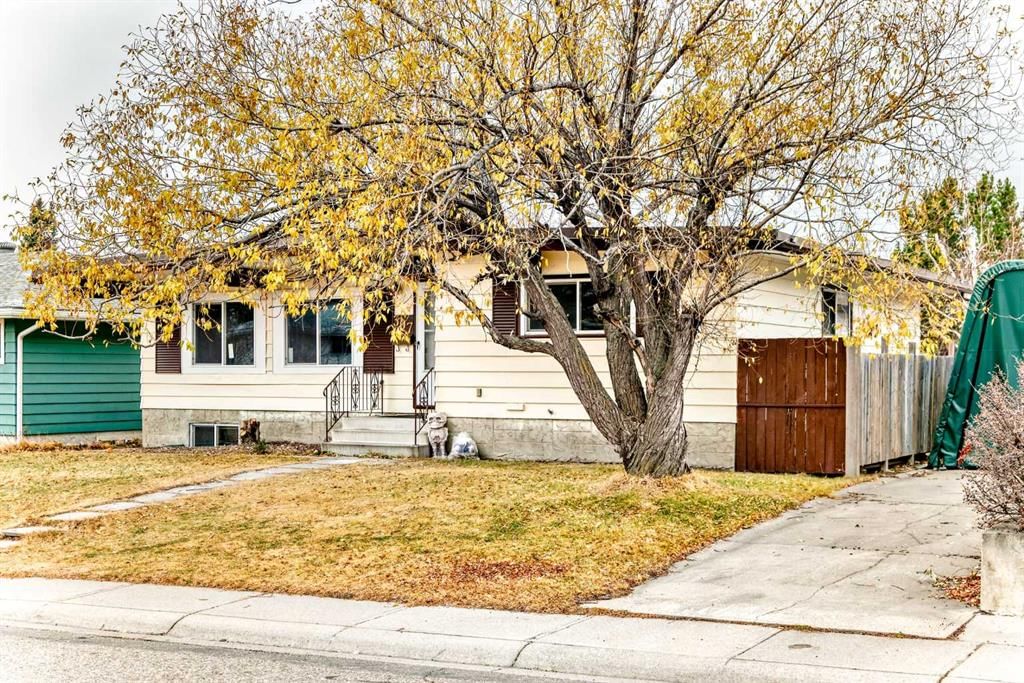 307 Huntridge Road NE, Calgary — photo 2 of 50
