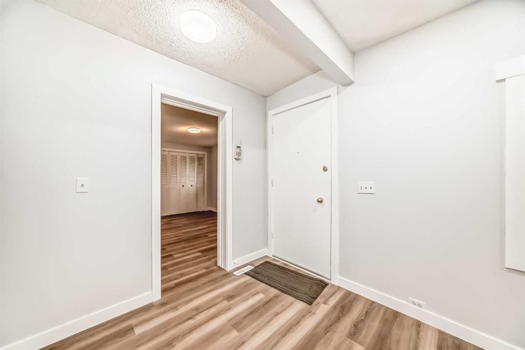 307 Huntridge Road NE, Calgary — photo 4 of 50