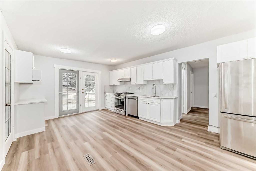 307 Huntridge Road NE, Calgary — photo 5 of 50