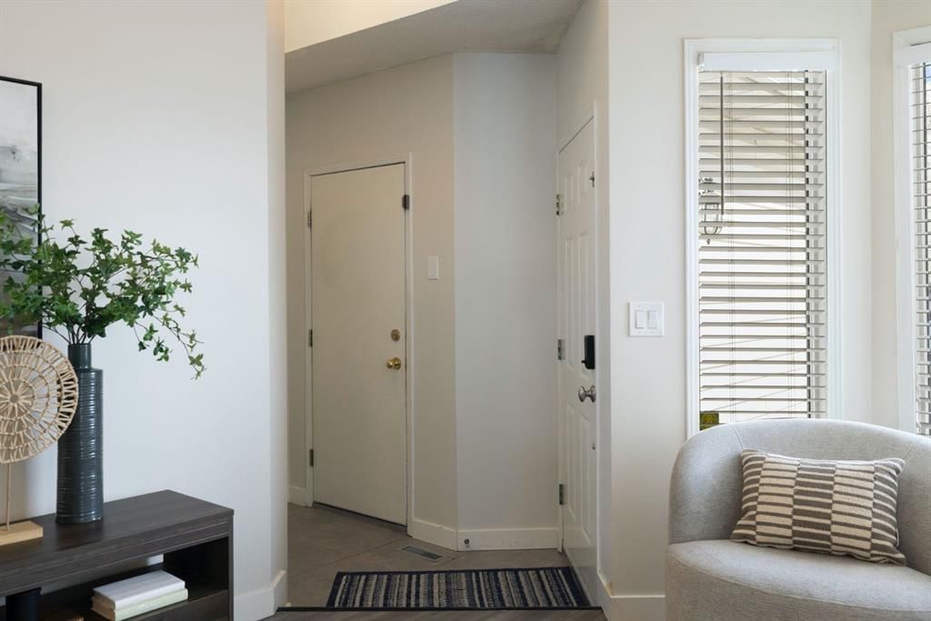 65 Macewan Ridge Circle NW, Calgary — photo 4 of 50