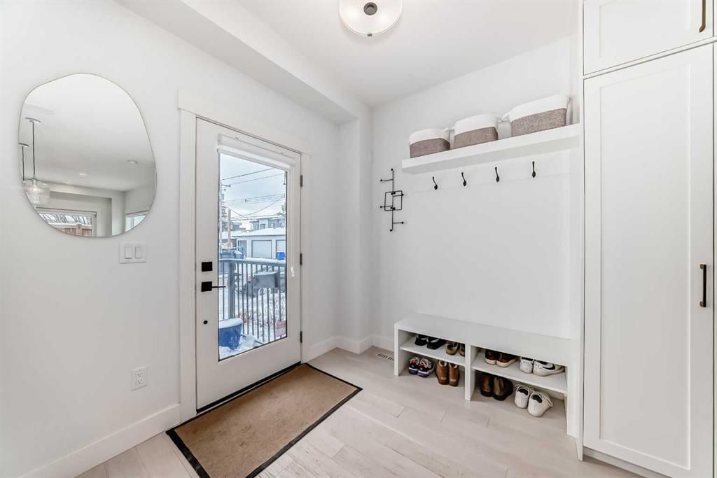 1853 12 Street NW, Calgary — photo 3 of 47
