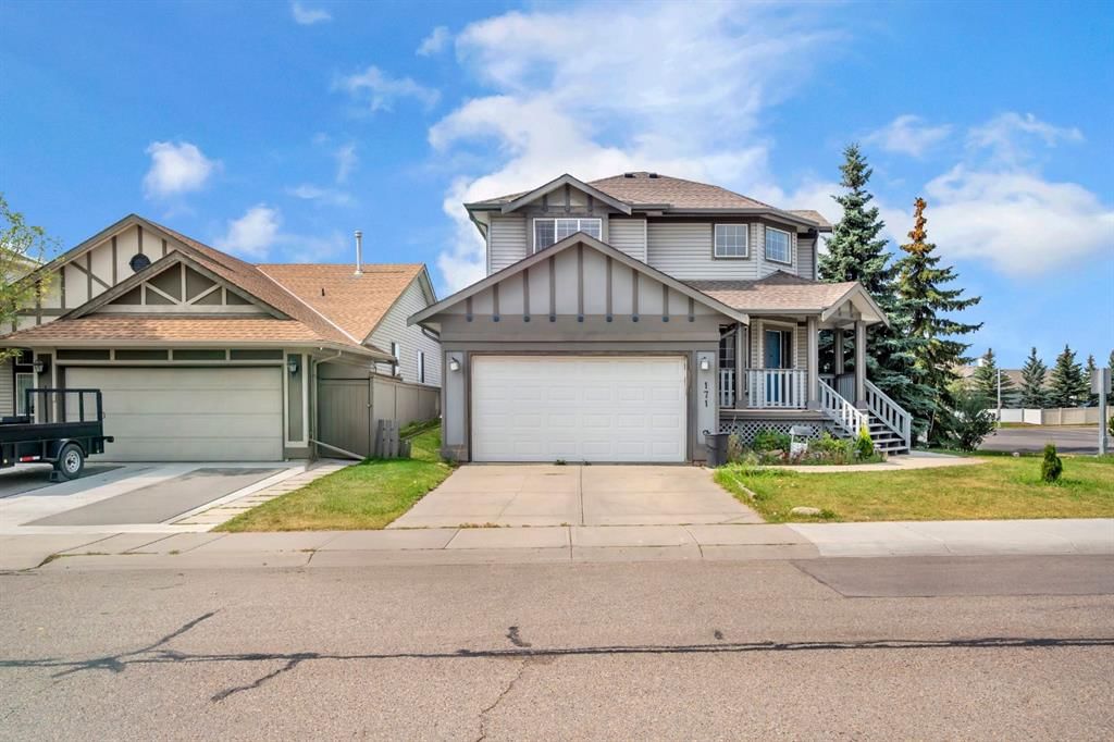 171 Willowbrook Drive NW, Airdrie — photo 3 of 50