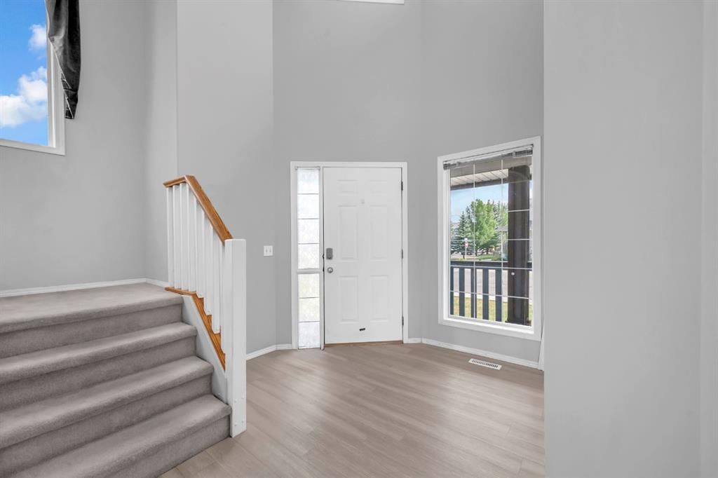 171 Willowbrook Drive NW, Airdrie — photo 5 of 50