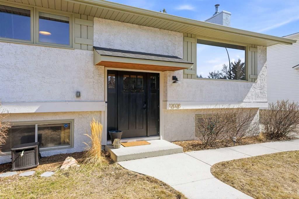 12028 Canfield Road SW, Calgary — photo 2 of 40