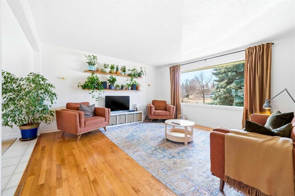12028 Canfield Road SW, Calgary — photo 5 of 40
