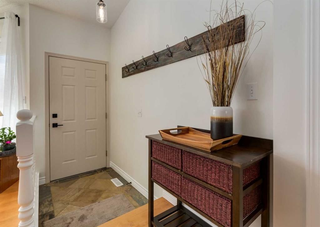109 Sundown Place SE, Calgary — photo 2 of 50
