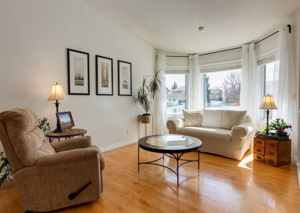 109 Sundown Place SE, Calgary — photo 3 of 50