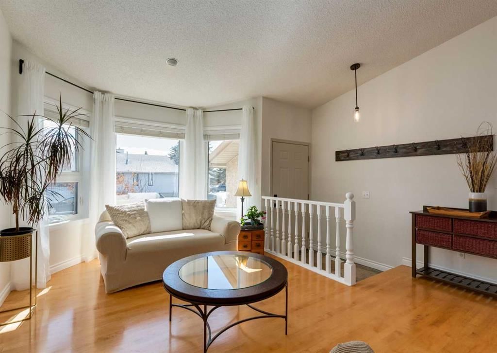 109 Sundown Place SE, Calgary — photo 4 of 50