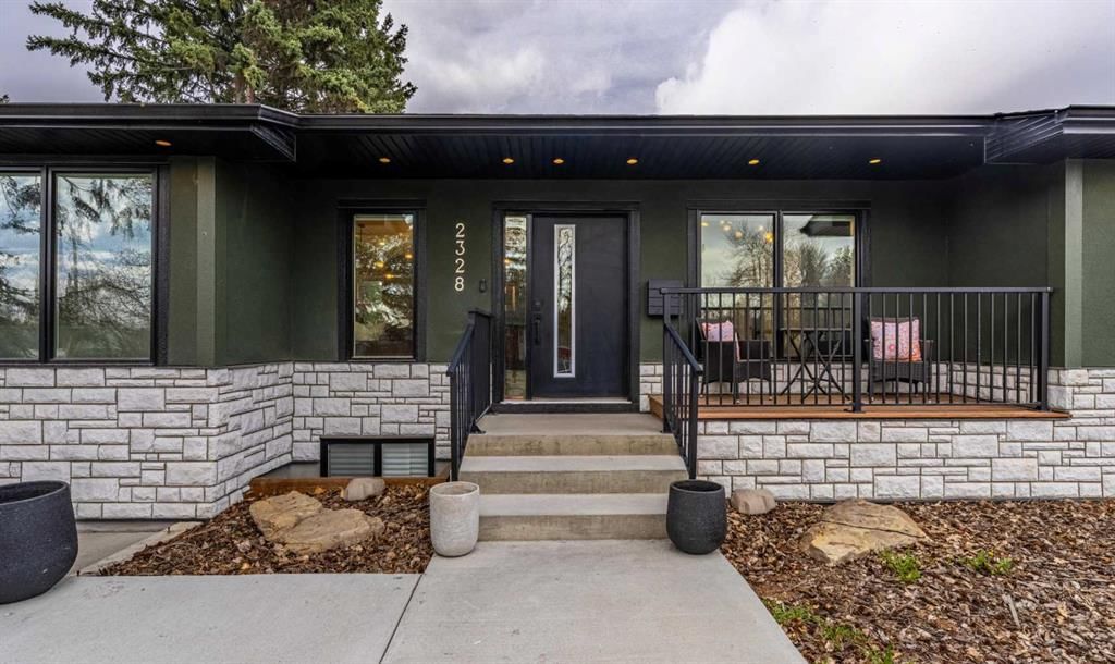 2328 58 Avenue SW, Calgary — photo 3 of 49