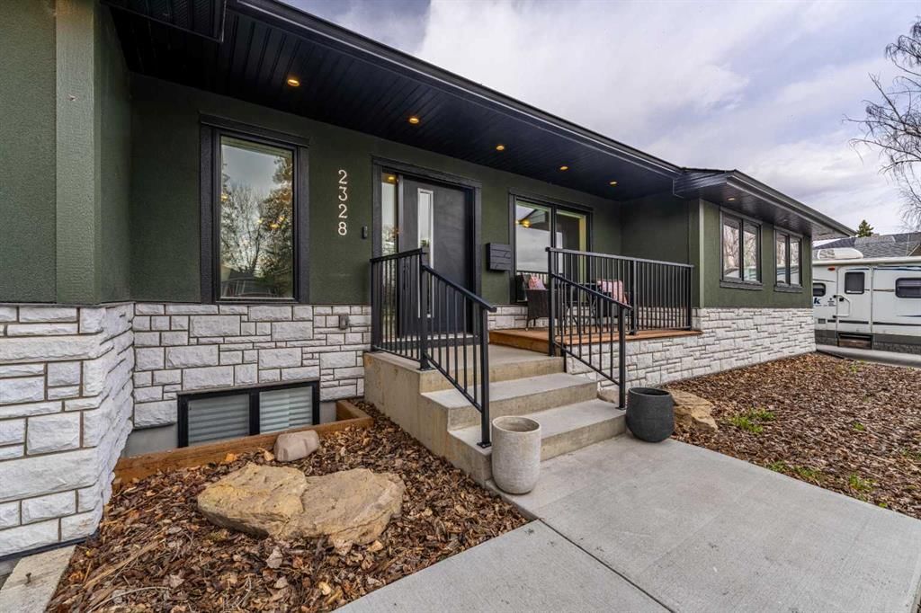 2328 58 Avenue SW, Calgary — photo 4 of 49