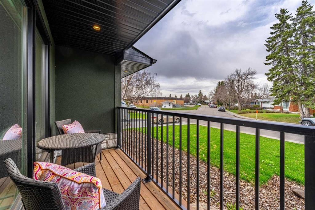 2328 58 Avenue SW, Calgary — photo 5 of 49