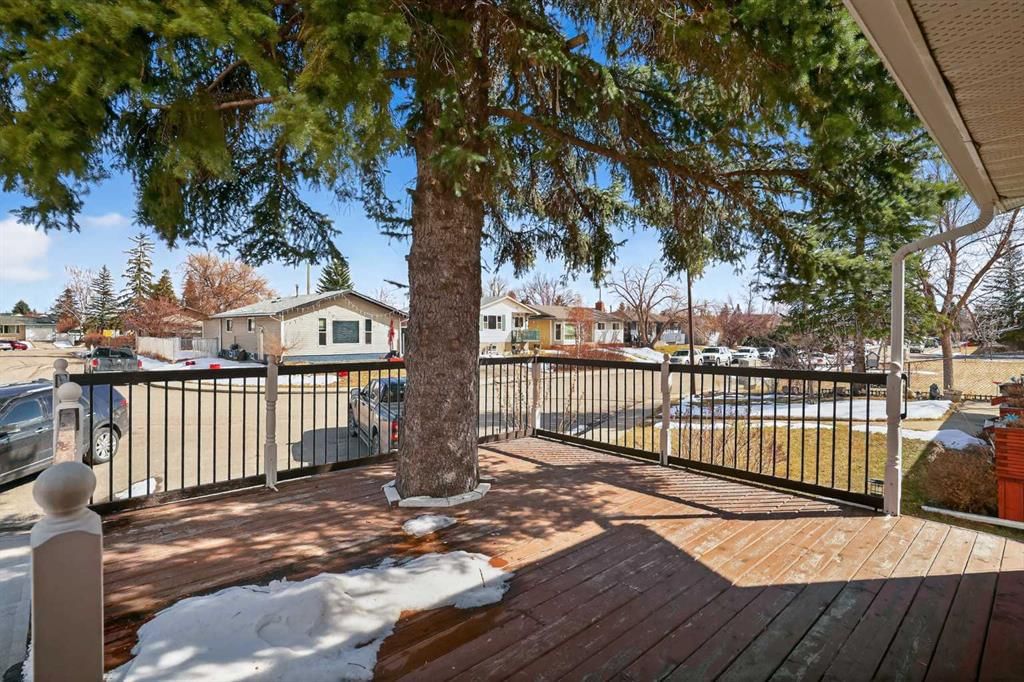 255 Penmeadows Close SE, Calgary — photo 5 of 48