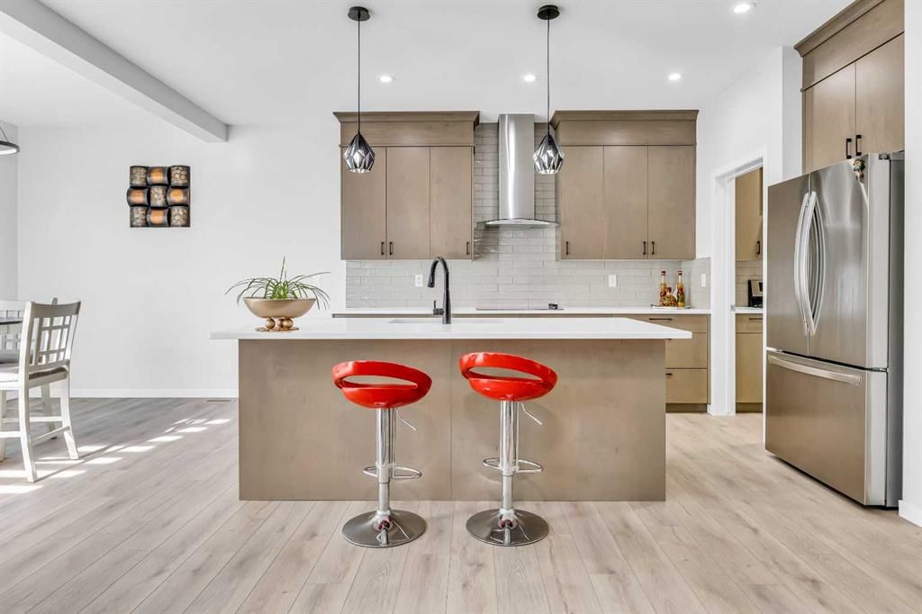 312 Edith Place NW, Calgary — photo 5 of 25