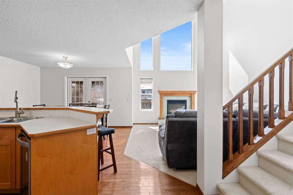 77 Cougarstone Circle SW, Calgary — photo 3 of 25