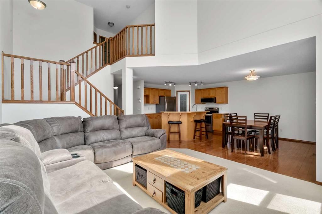 77 Cougarstone Circle SW, Calgary — photo 5 of 25