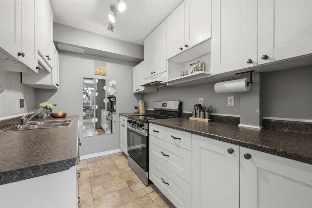 2, 287 Southampton Drive SW, Calgary — photo 3 of 42