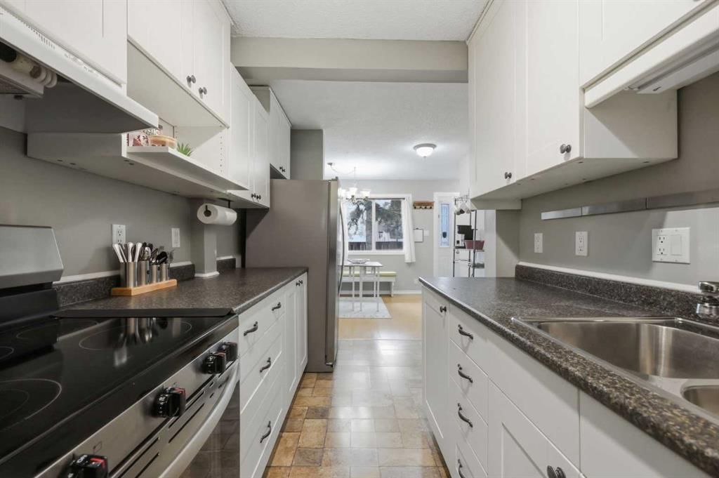 2, 287 Southampton Drive SW, Calgary — photo 4 of 42
