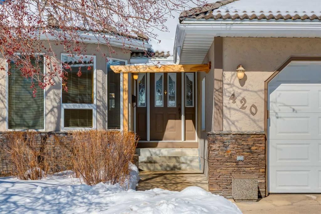 420 Hawkview Manor Circle NW, Calgary — photo 2 of 42