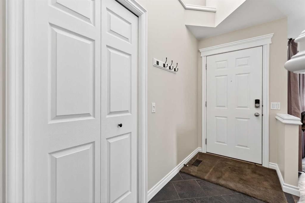 280 Mt Selkirk Close SE, Calgary — photo 3 of 43