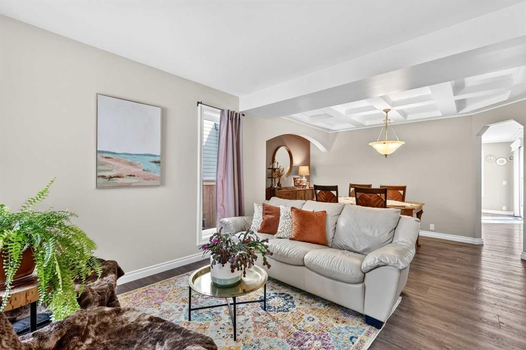 280 Mt Selkirk Close SE, Calgary — photo 4 of 43