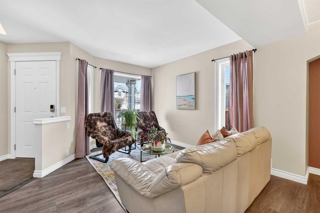 280 Mt Selkirk Close SE, Calgary — photo 5 of 43