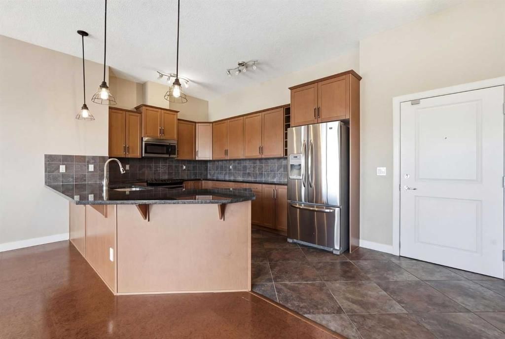 428, 35 Aspenmont Heights SW, Calgary — photo 4 of 44
