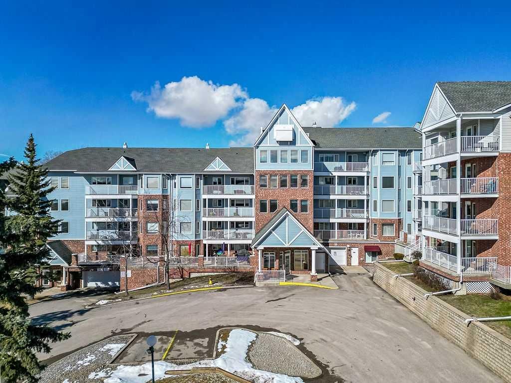 3212 Hawksbrow Point NW, Calgary — main listing photo