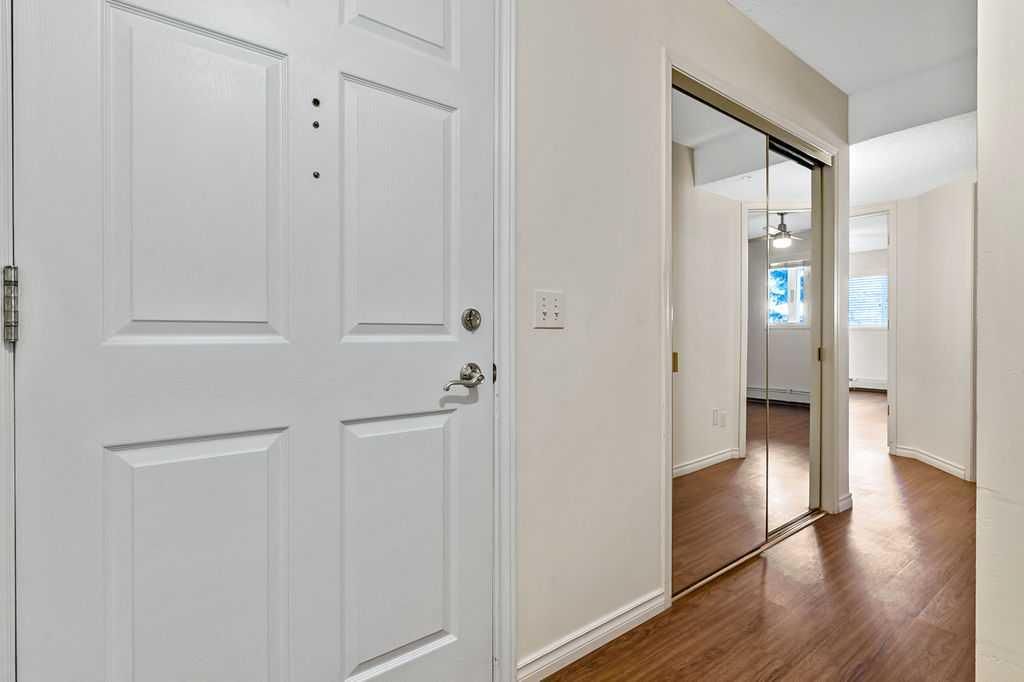 3212 Hawksbrow Point NW, Calgary — photo 5 of 46